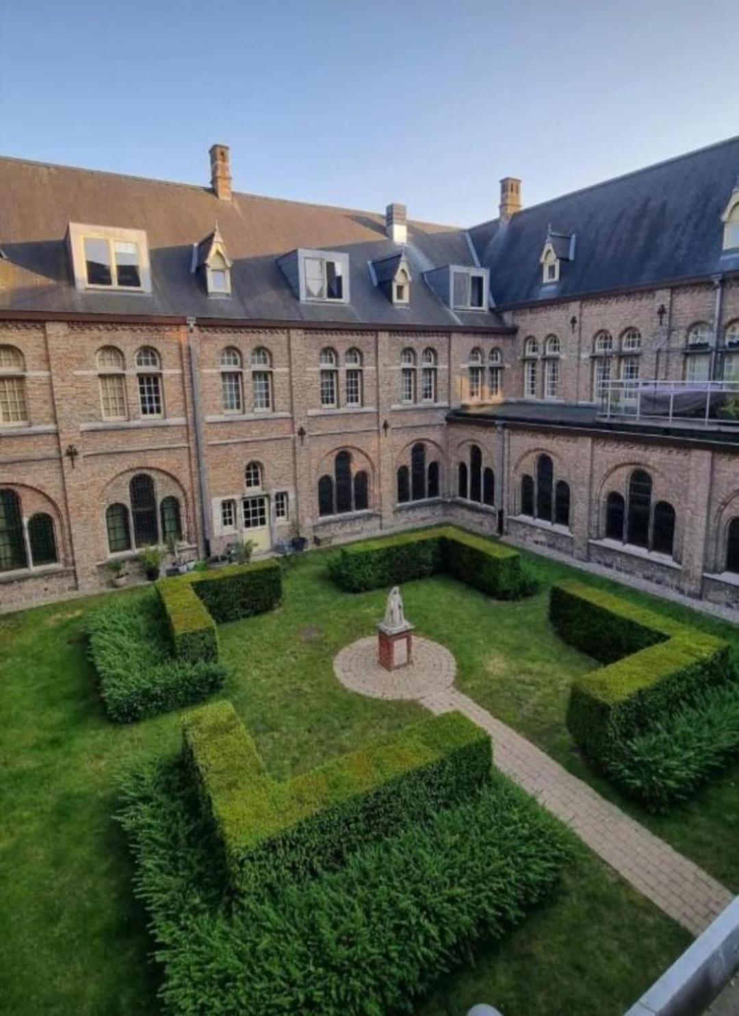The Carmelite * Ieper